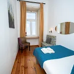 Large 3-bedroom 2 Bathroom Apartment, Multiple Bathrooms, Prime Location Апартаменти