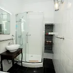 Large 3-Bedroom Apartment, Multiple Bathrooms, Prime Lisbon Location *