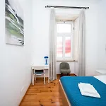 Appartement Large 3-bedroom 2 Bathroom Apartment, Multiple Bathrooms, Prime Location Lisboa