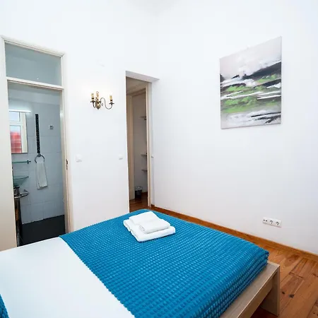 Large 3-bedroom 4 Double Bed 2 Bathroom Apartment, Prime Location Apartamento *