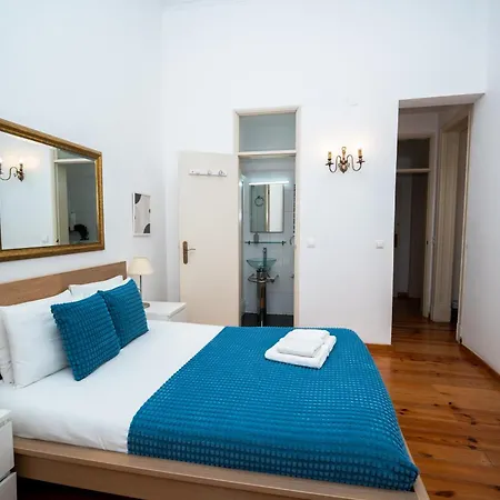 Large 3-bedroom 4 Double Bed 2 Bathroom Apartment, Prime Location * Lisboa