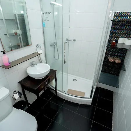Large 3-bedroom 4 Double Bed 2 Bathroom Apartment, Prime Location Apartamento