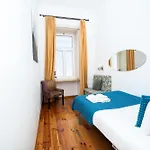 Large 3-bedroom 2 Bathroom Apartment, Multiple Bathrooms, Prime Location Lejlighed *