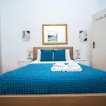 Lejlighed Large 3-bedroom 2 Bathroom Apartment, Multiple Bathrooms, Prime Location